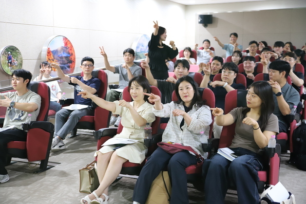 "말 못 해도 119는 듣습니다"…전북소방, 상황요원 전원 수어 교육