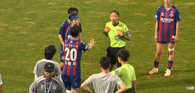 "지소연 생리하나 봐"…WK리그 심판, 경기 중 발언 논란