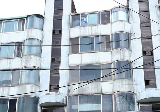 낙후된 장위14구역 둘러보는 한성숙 총리