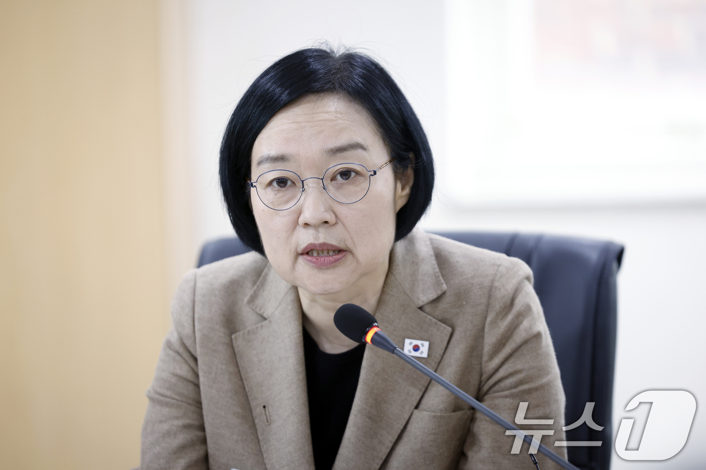 (서울=뉴스1) 박정호 기자 = 서울 민간재개발 사업 현장점검에 나선 한성숙 국무총리가 29일 오전 서울시 성북구 장위1동 주민센터에서 열린 서울 민간재개발 사업 현장점검에 참석해 …