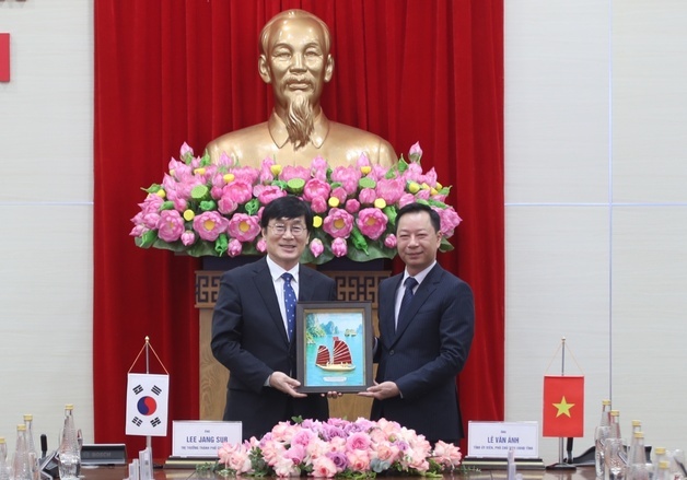 이장섭 청주시장 취임 첫 국외 출장…꽝닌시 경제·도시개발 협약