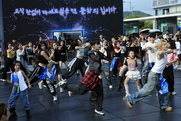 김구 '오직 한없이 가지고 싶은건 문화의 힘이다'…K-POP 랜덤플레이댄스로 증명