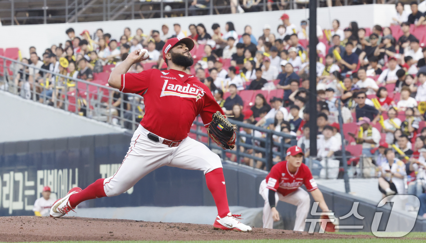 (광주=뉴스1) 김태성 기자 = SSG 아빌라가 29일 광주 KIA챔피언스필드에서 열린 2026 신한 SOL KBO리그 기아 타이거즈와 경기에서 선발로 출전해 공을 던지고 있다. …