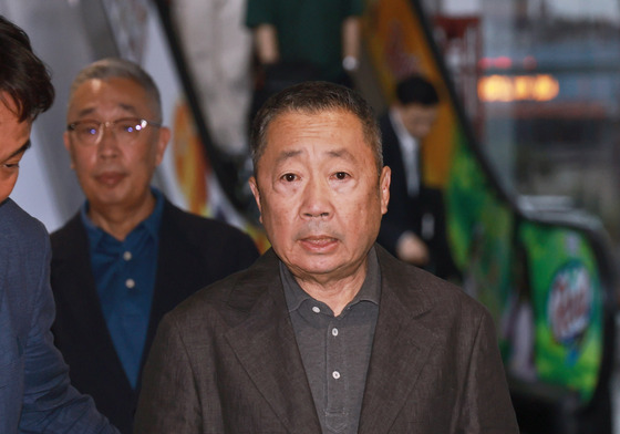 두산 박정원 회장·박지원 부회장, 실종자 수색 지원 위해
