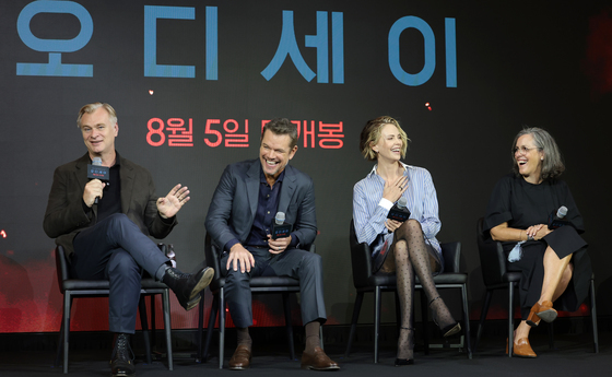 샤를리즈 테론 칭찬하는 크리스토퍼 놀란 감독