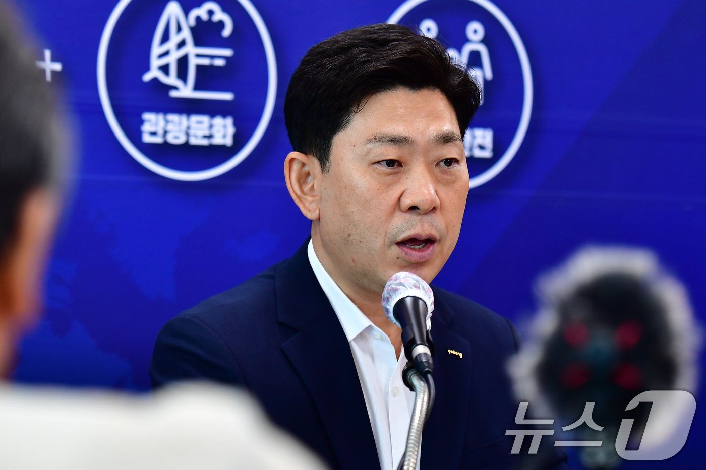(포항=뉴스1) 최창호 기자 = 박용선 경북 포항시장이 3일 오전 시청 브리핑룸에서 열린 민선 9기 취임 한 달 기자간담회에서 시정 운영 방향 등에 대해 발언하고 있다.박 시장은 …