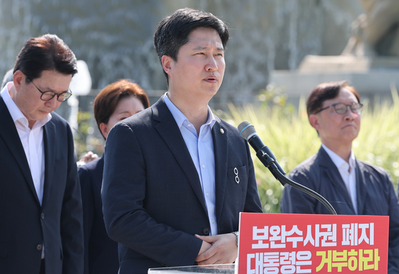 발언하는 우재준 최고위원