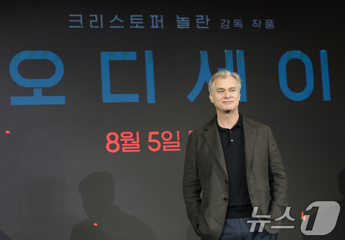 (서울=뉴스1) 권현진 기자 = 크리스토퍼 놀란 감독이 3일 서울 종로구 포시즌스 호텔에서 열린 영화 ‘오디세이’ 내한 기자간담회에 참석해 포즈를 취하고 있다.'오디세이'는 10년 …