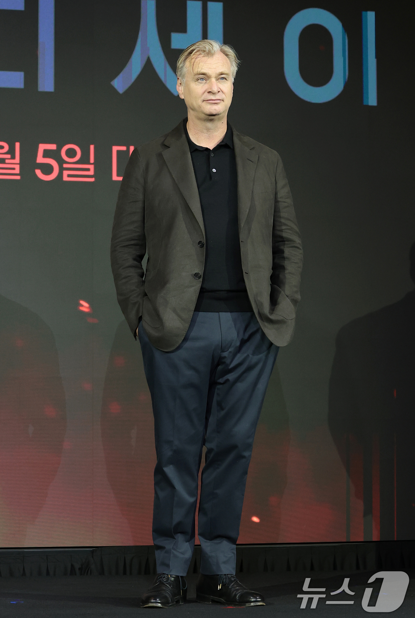(서울=뉴스1) 권현진 기자 = 크리스토퍼 놀란 감독이 3일 서울 종로구 포시즌스 호텔에서 열린 영화 ‘오디세이’ 내한 기자간담회에 참석해 포즈를 취하고 있다.'오디세이'는 10년 …