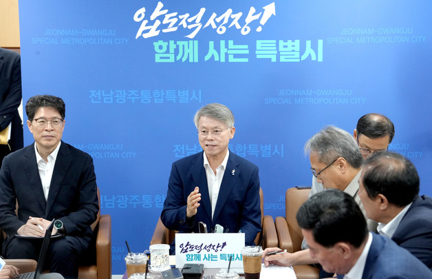 '국민 추천' 차관급 부시장 동점자 나와…민형배 시장 "선택 고심"