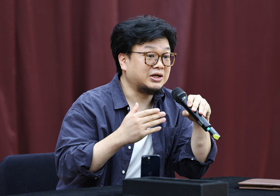 '싱크넥스트 26 음악극' 설명하는 양정욱 작가