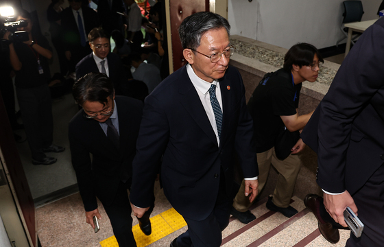 이동하는 정성호 법무장관