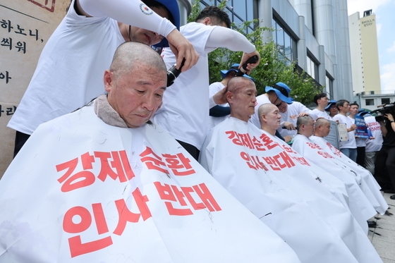 삭발투쟁하는 경찰들