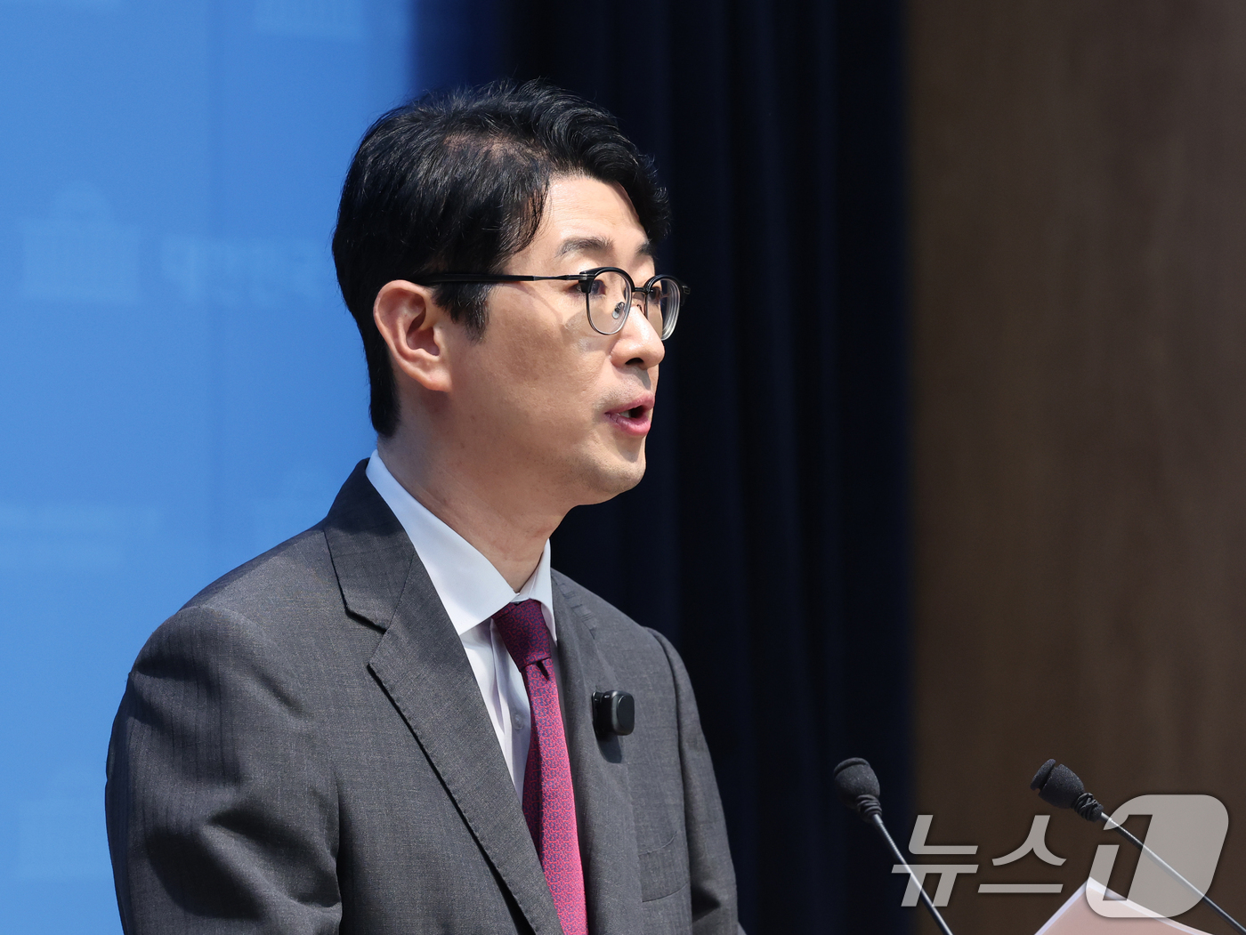 (서울=뉴스1) 황기선 기자 = 주진우 국민의힘 의원이 3일 오후 서울 여의도 국회 소통관에서 '제22대 총선 쌍둥이 투표율 조작 고발 기자회견'을 하고 있다.  2026.8.3/ …