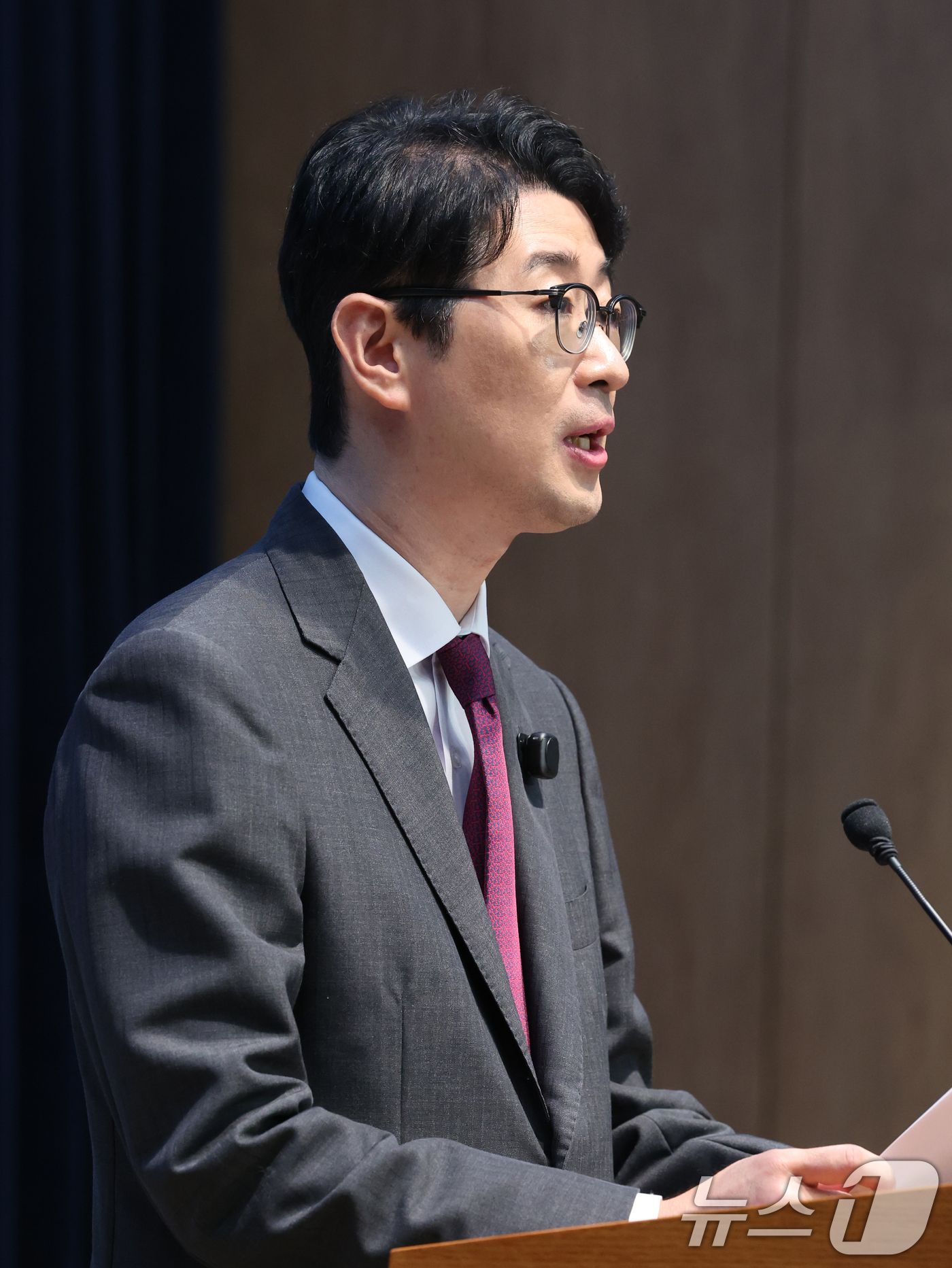 (서울=뉴스1) 황기선 기자 = 주진우 국민의힘 의원이 3일 오후 서울 여의도 국회 소통관에서 '제22대 총선 쌍둥이 투표율 조작 고발 기자회견'을 하고 있다.  2026.8.3/ …