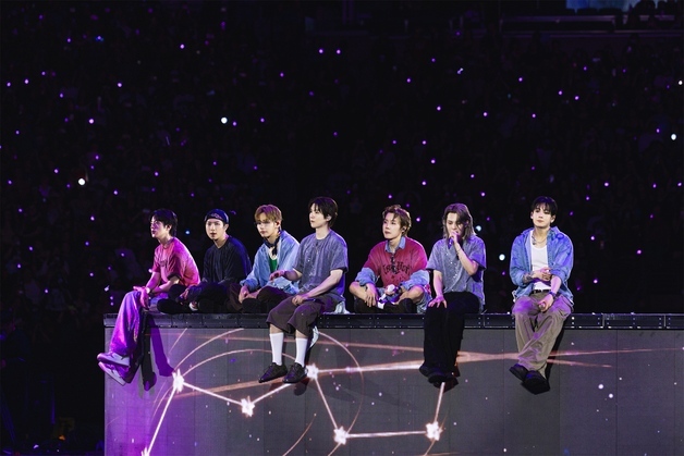 BTS, 뉴욕서 15만 아미와 소통했다…美 힙합 레전드 나스도 관람