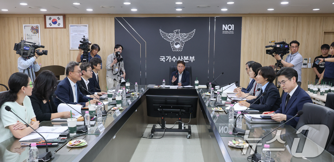 (서울=뉴스1) 안은나 기자 = 김남준 위원장이 3일 오후 서울 서대문구 경찰청 국가수사본부에서 '국민 신뢰 제고를 위한 경찰 수사 개혁위원회 회의'를 주재하고 있다. 2026.8 …