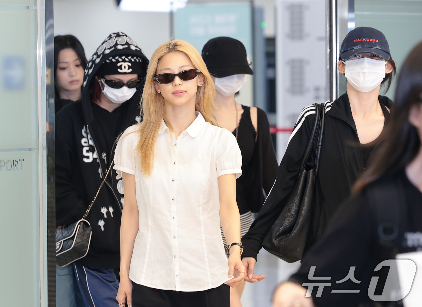 (김포공항=뉴스1) 권현진 기자 = 베이비몬스터가 해외일정을 마치고 3일 오후 김포공항을 통해 입국하고 있다. 2026.8.3/뉴스1