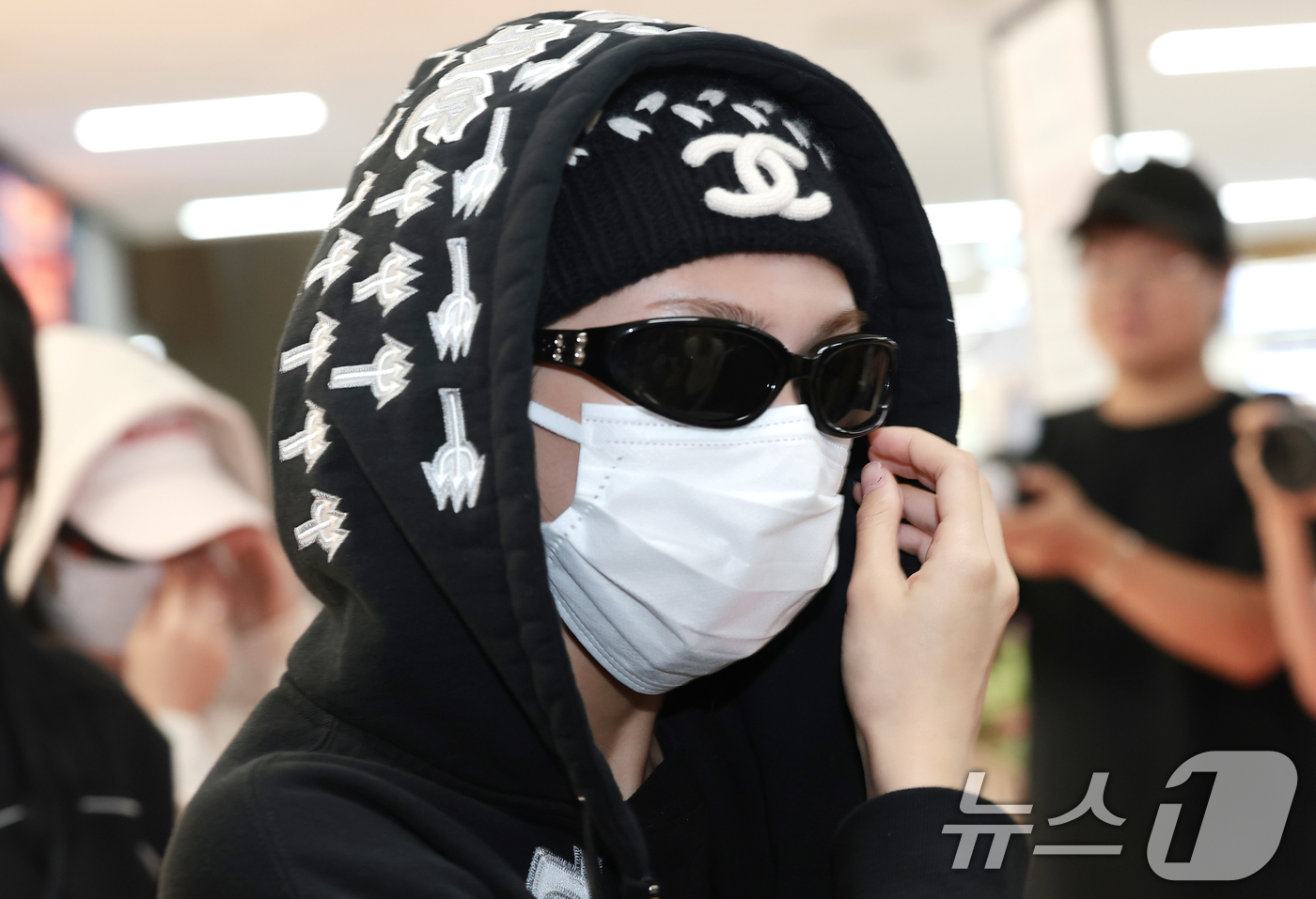 (김포공항=뉴스1) 권현진 기자 = 베이비몬스터 치키타가 해외일정을 마치고 3일 오후 김포공항을 통해 입국하고 있다. 2026.8.3/뉴스1