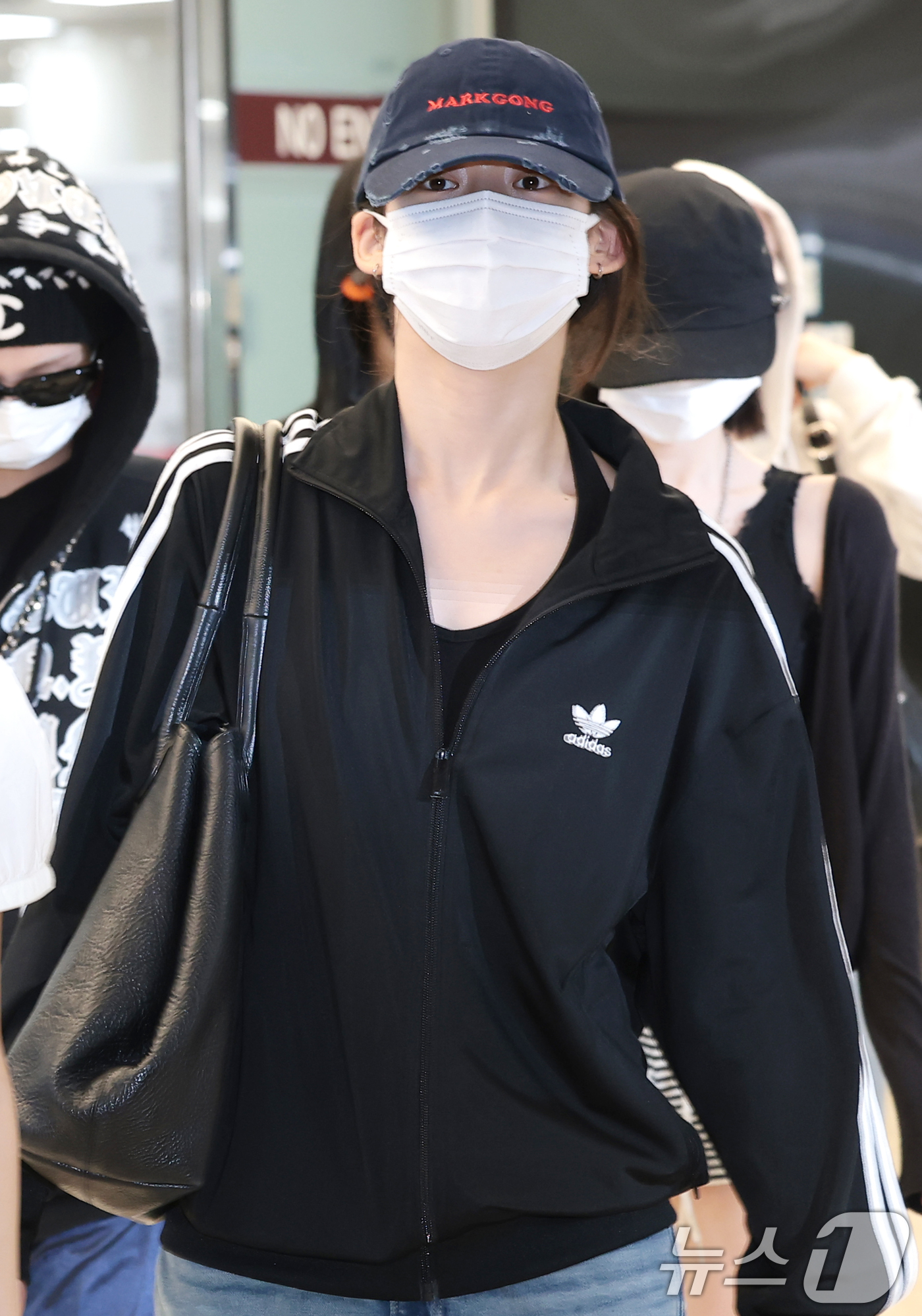 (김포공항=뉴스1) 권현진 기자 = 베이비몬스터 로라가 해외일정을 마치고 3일 오후 김포공항을 통해 입국하고 있다. 2026.8.3/뉴스1