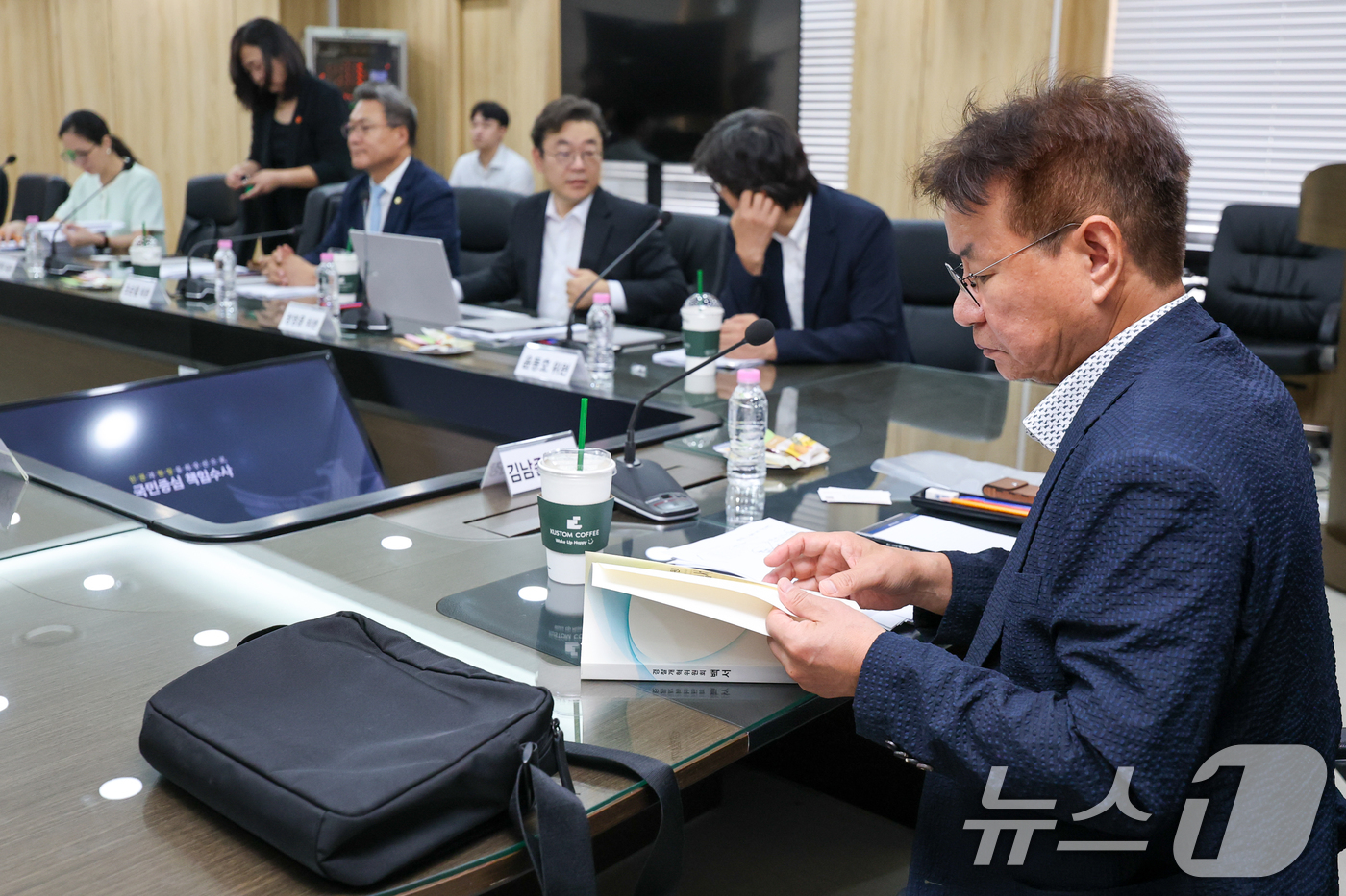 (서울=뉴스1) 안은나 기자 = 김남준 경찰 수사 개혁위원장이 3일 오후 서울 서대문구 경찰청 국가수사본부에서 '국민 신뢰 제고를 위한 경찰 수사 개혁위원회 회의'를 주재하기 앞서 …