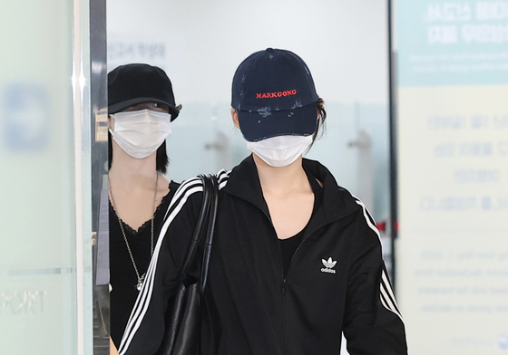 아사·로라, 해외일정 마치고 입국