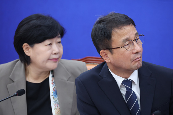 형사소송법 자료 보는 한병도·서영교