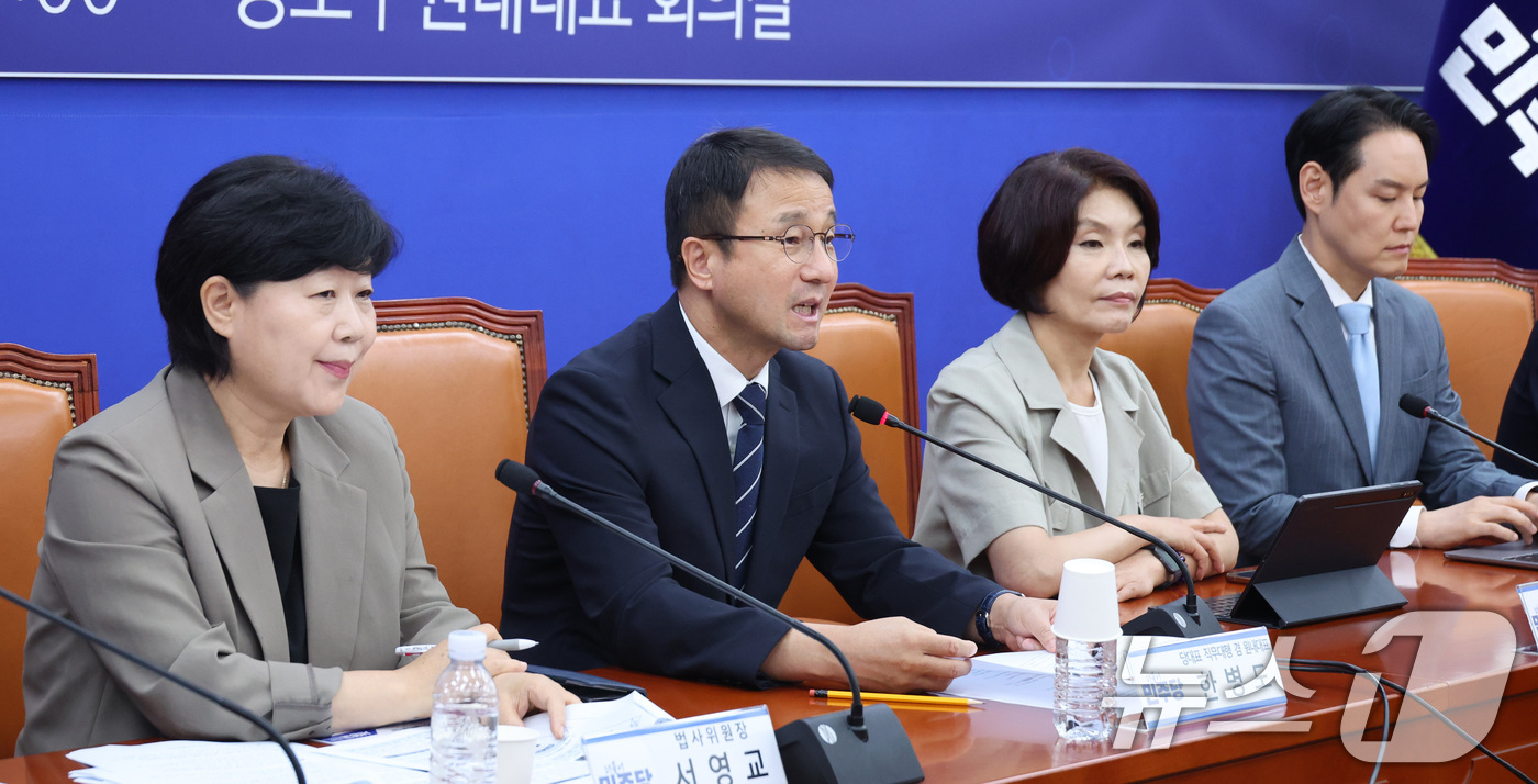 (서울=뉴스1) 신웅수 기자 = 한병도 더불어민주당 당대표 직무대행 겸 원내대표가 3일 서울 여의도 국회에서 열린 형사소송법 개정 국민보고회에서 발언하고 있다. 2026.8.3/뉴 …