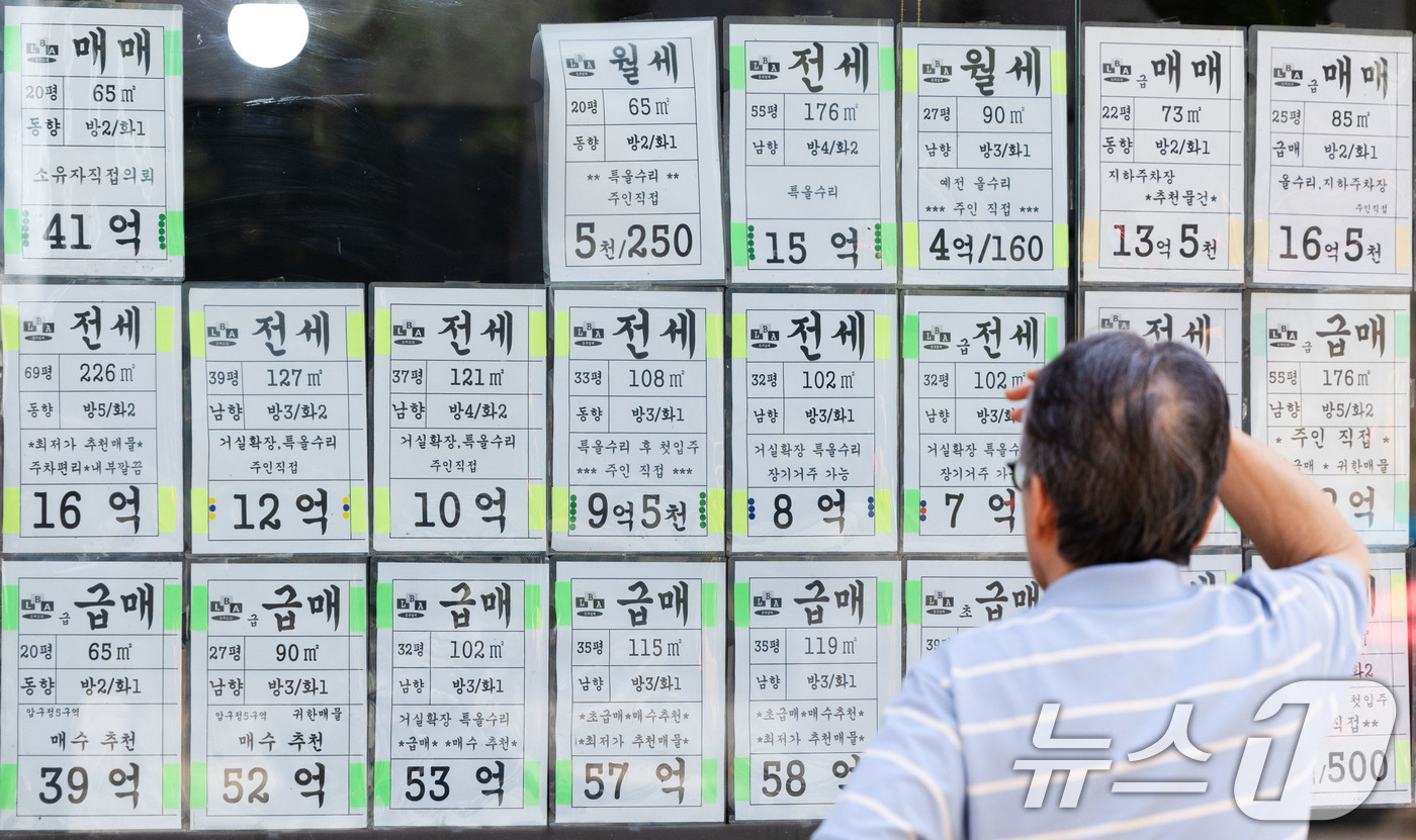 (서울=뉴스1) 이종수 기자 = 3일 서울 강남구에 따르면 올해 재산세 분할납부 신청은 지난달 기준 2925건으로 지난해보다 111.9% 증가했다. 공동주택가격이 25.8% 오르면 …
