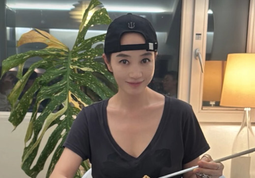 55세 김혜수, 볼캡 거꾸로 쓰니 더 작은 얼굴…독보적 동안 미모 [N샷]