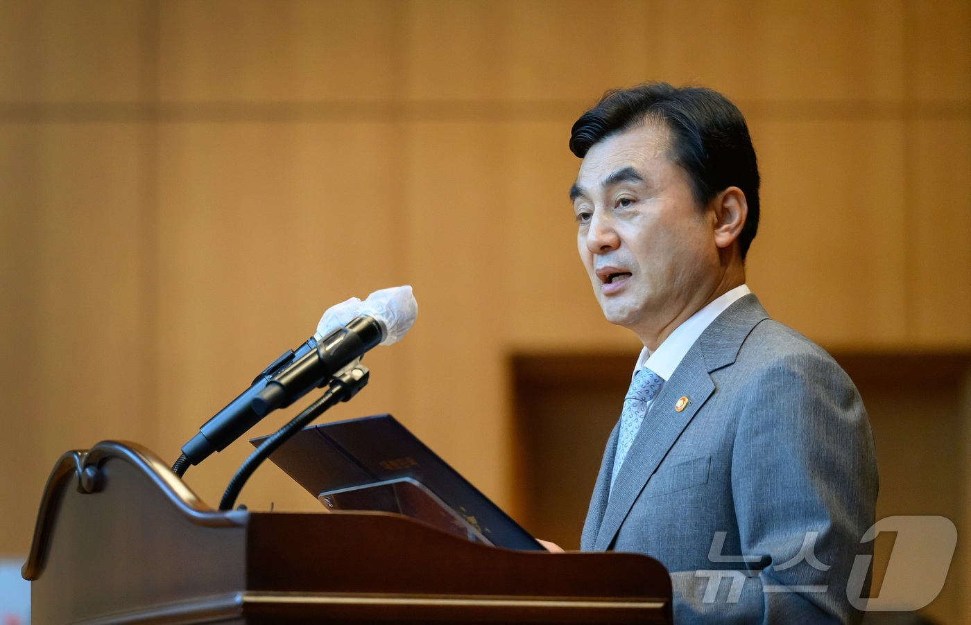 (서울=뉴스1) 김범수 수습기자 = 안규백 국방부 장관이 3일 과천에서 열린 국방방첩본부 창설 행사에서 훈시를 하고 있다. (국방부 제공, 재판매 및 DB 금지) 2026.8.3/ …