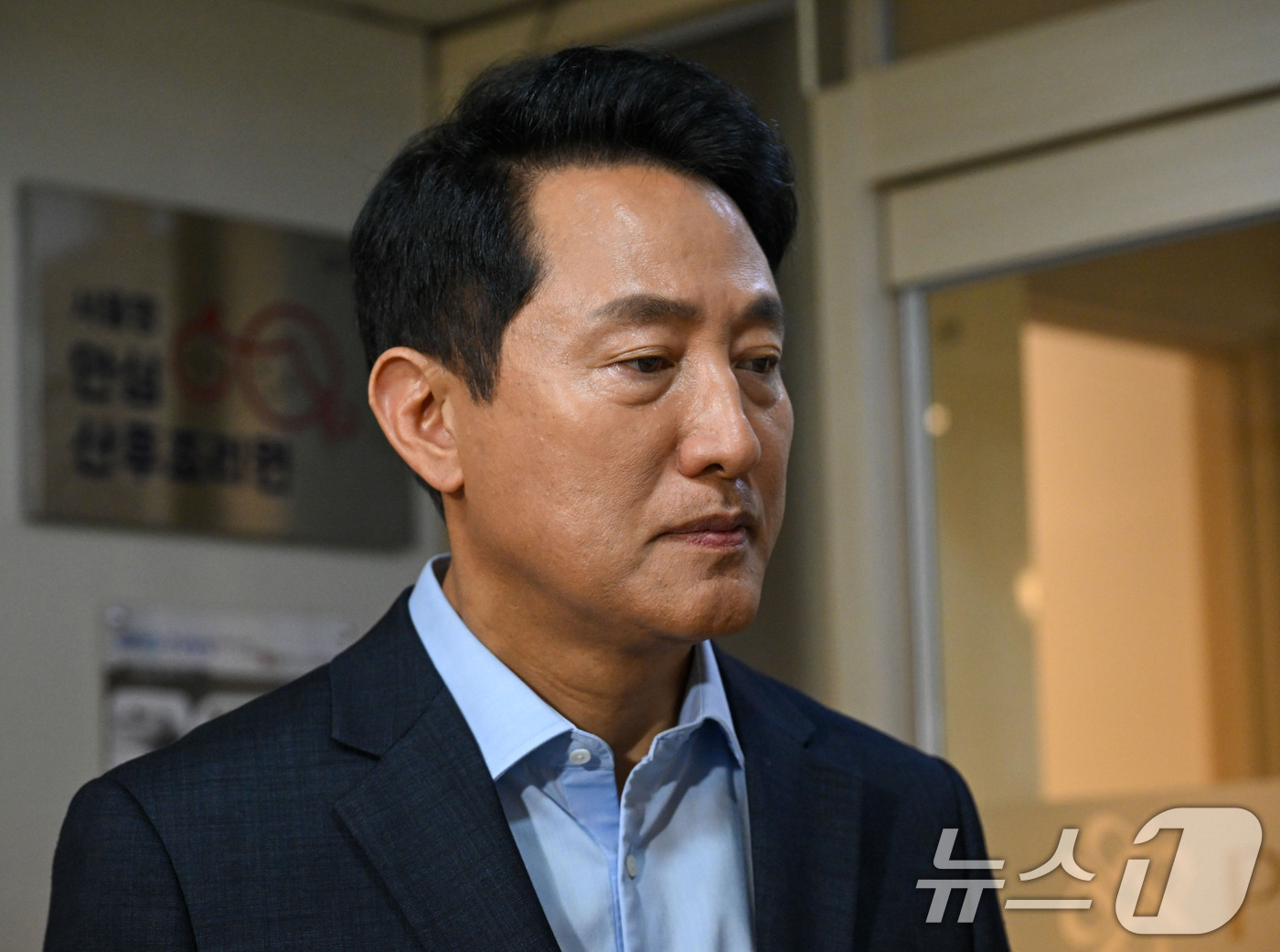 (서울=뉴스1) 김도우 기자 = 오세훈 서울시장이 3일 서울 양천구 신월동에 위치한 서울형 안심 산후조리원을 방문해 관계자로부터 이용 현황을 보고 받고 있다. (공동취재) 2026 …