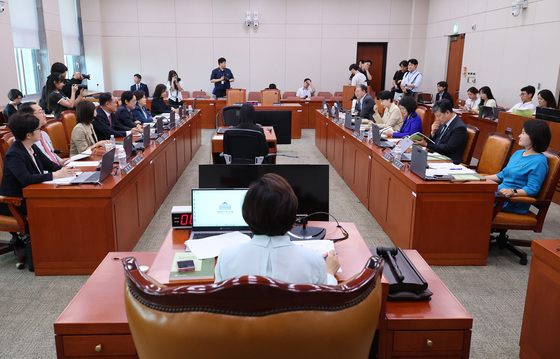 안건 논의하는 성평등가족위원회