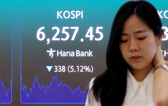 6200대 마감한 코스피 '5% 넘게 급락'