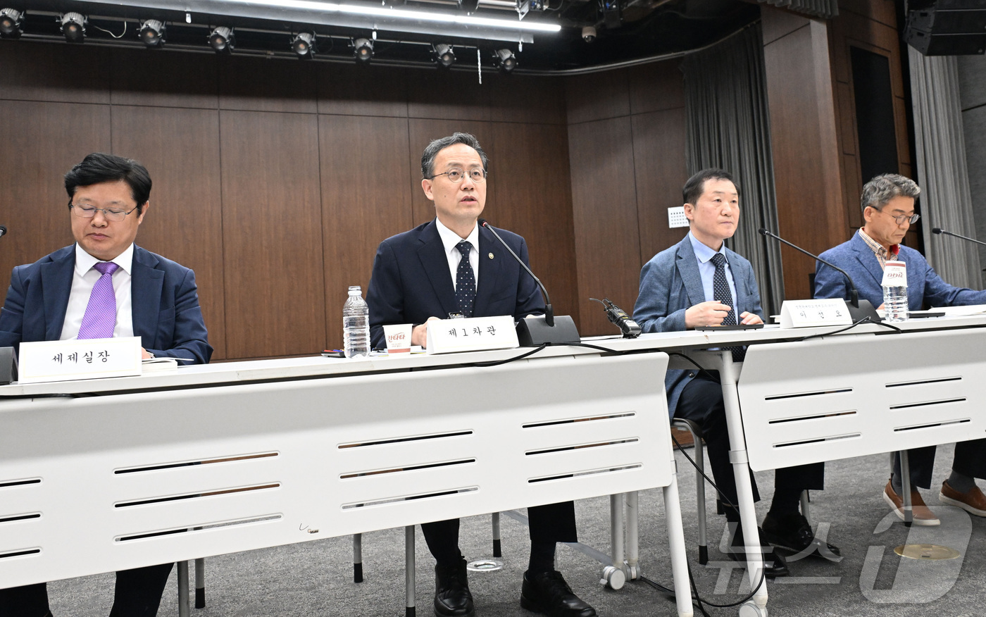 (서울=뉴스1) = 이형일 재정경제부 제1차관이 3일 서울 중구 은행회관에서 열린 '제59차 세제발전심의위원회'에서 인사말을 하고 있다. (재정경제부 제공. 재판매 및 DB 금지) …