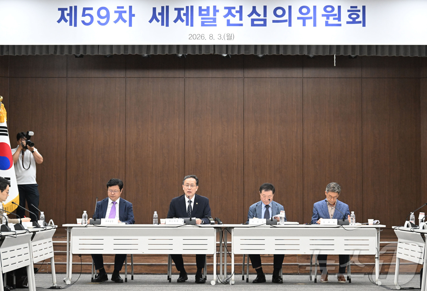 (서울=뉴스1) = 이형일 재정경제부 제1차관이 3일 서울 중구 은행회관에서 열린 '제59차 세제발전심의위원회'에서 인사말을 하고 있다. (재정경제부 제공. 재판매 및 DB 금지) …