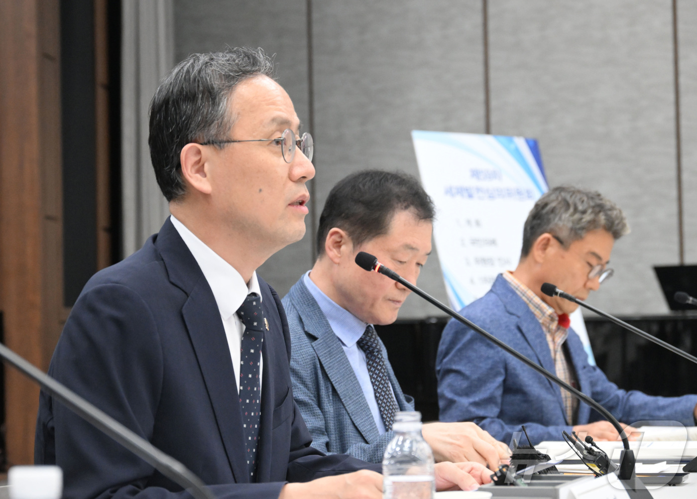 (서울=뉴스1) = 이형일 재정경제부 제1차관이 3일 서울 중구 은행회관에서 열린 '제59차 세제발전심의위원회'에서 인사말을 하고 있다. (재정경제부 제공. 재판매 및 DB 금지) …