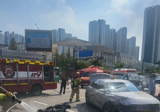 동탄 사거리서 택시·오토바이 '쾅'…오토바이 운전자 숨져