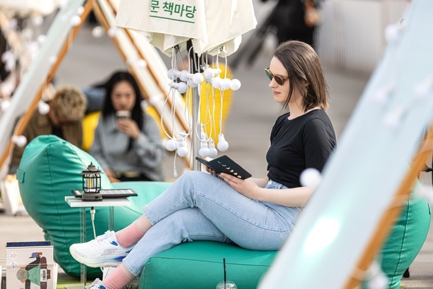 누적 800만 찾은 서울야외도서관…세계에 운영 비결 알린다