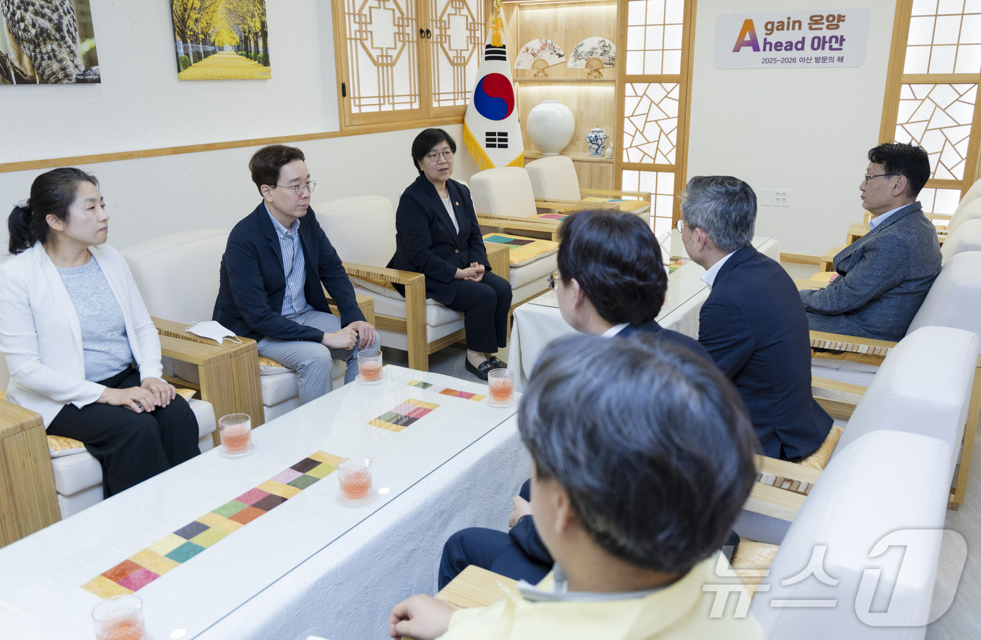 (서울=뉴스1) = 정은경 보건복지부 장관이 3일 충남 아산시에서 여름철 취약계층 보호 현장방문을 하고 있다. (보건복지부 제공. 재판매 및 DB 금지) 2026.8.3/뉴스1