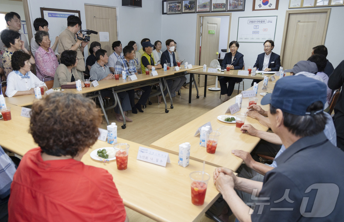 (서울=뉴스1) = 정은경 보건복지부 장관이 3일 충남 아산시 구령1리 마을을 방문해 인사말을 하고 있다. (보건복지부 제공. 재판매 및 DB 금지)  2026.8.3/뉴스1