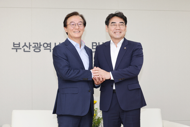 전재수 부산시장·이성권 국민의힘 부산시당위원장 첫 공식 회동