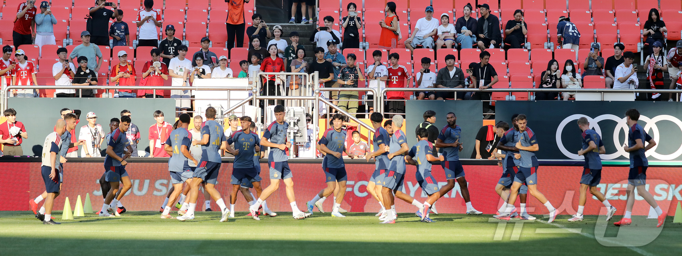 (서귀포=뉴스1) 오미란 기자 = FC 바이에른 뮌헨 선수들이 친선전 '아우디 풋볼 서밋 2026 제주SK FC vs FC 바이에른 뮌헨'을 하루 앞둔 3일 오후 제주 서귀포시 법 …