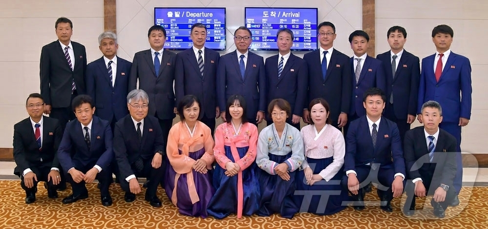 (평양 노동신문=뉴스1) = 북한 노동당 기관지 노동신문은 30일 제15차 전국교원대회에 참가하기 위해 총련교육일꾼대표단이 29일 평양에 도착했다고 전했다. [국내에서만 사용가능. …