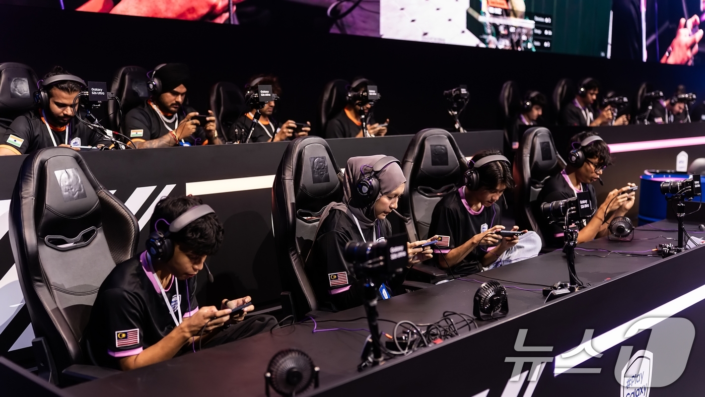 (서울=뉴스1) = 삼성전자가 독일 쾰른메쎄에서 열린 '게임스컴(gamescom) 2026'에 마련된 삼성전자 전시 부스에서 플레이갤럭시 컵(#PlayGalaxy Cup) 월드 파 …