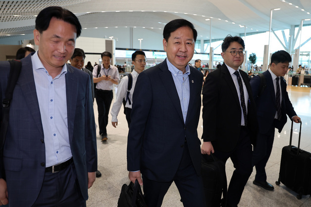 G20 재무장관회의 참석 위해 출국하는 구윤철 부총리
