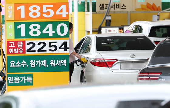 물가 두 달 만에 3%대, 통신 기저효과에 상승…추석 밥상 부담 여전
