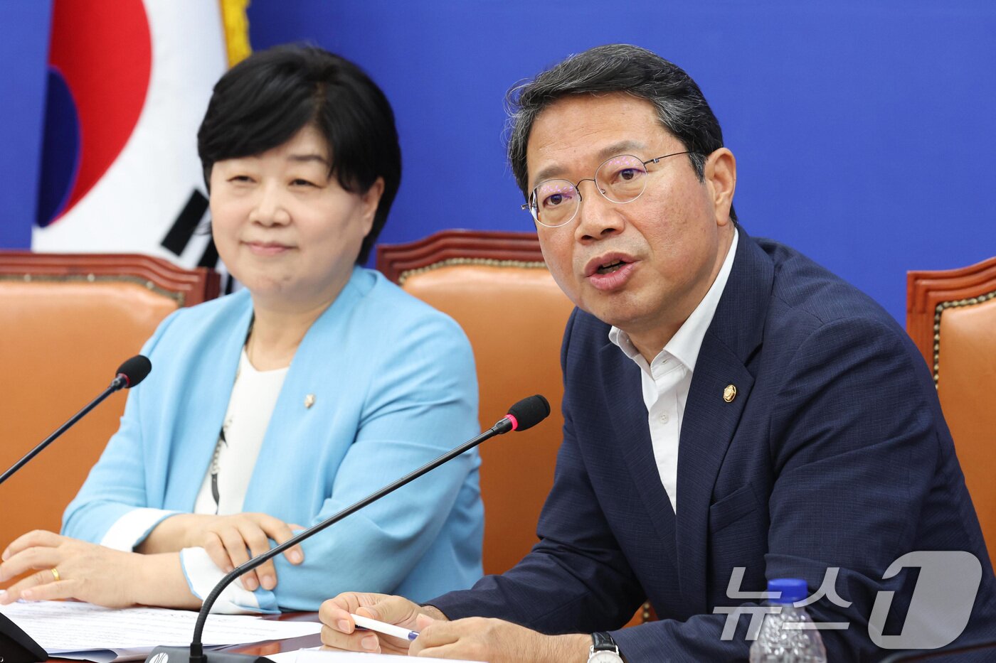 본문 이미지 - 법무부 장관 후보자로 지명된 김승원 더불어민주당 의원이 30일 서울 여의도 국회에서 열린 조희대 대법원장의 법사위 불출석 사유서 제출 관련 기자간담회에서 발언하고 있다. 2026.8.30 ⓒ 뉴스1 신웅수 기자