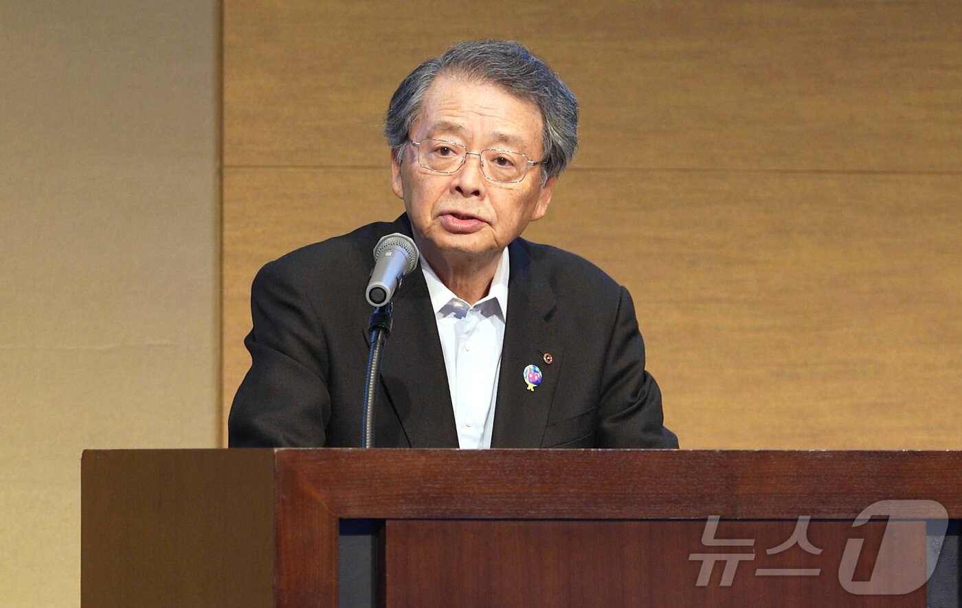 본문 이미지 - 고바야시 켄 일본상의 회장이 30일 일본 센다이 웨스틴호텔에서 열린  '한일 저출산 대응 교류위원회 1차 회의 겸 저출산 대응 심포지엄'에서 개회사를 하고 있다. (대한상공회의소 제공. 재판매 및 DB금지) 2026.8.30 ⓒ 뉴스1