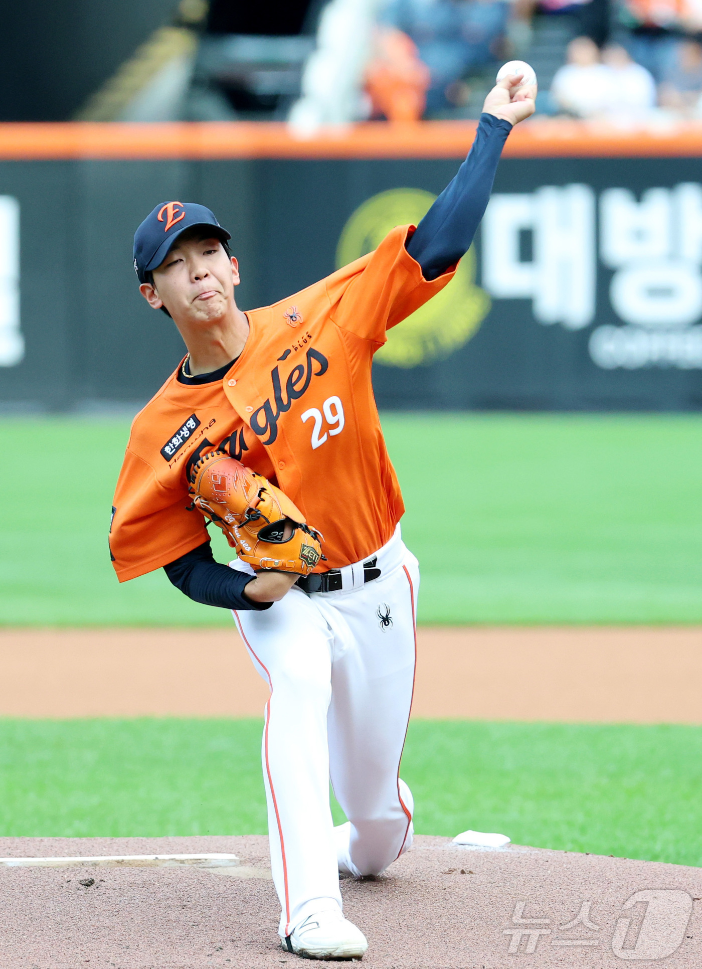 (대전=뉴스1) 김기남 기자 = 30일 대전 한화생명볼파크에서 열린 2026 신한 SOL KBO리그 NC 다이노스와 한화 이글스의 경기에서 한화 선발 황준서가 투구하고 있다. 20 …